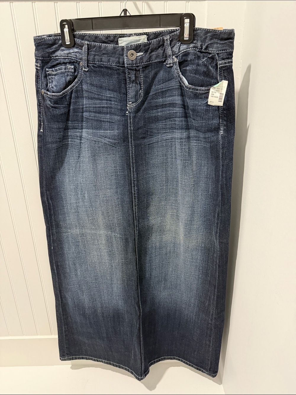 Maurice’s Women’s Dark Wash denim Maxi Skirt. Blue